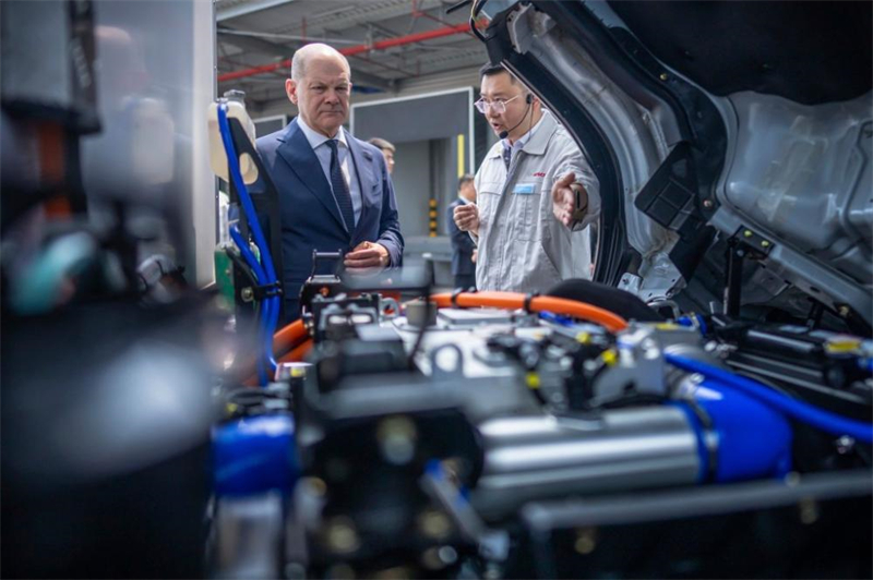 Ο Γερμαν?? Καγκελ?ριο? ?λαφ Σολτ? στην Bosch του Τσονγκτσ?νγκ