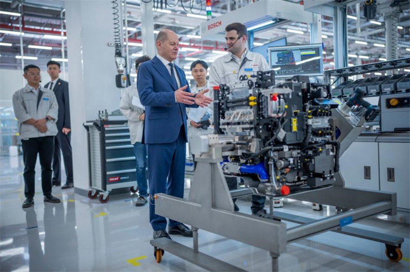 Ο Γερμαν?? Καγκελ?ριο? ?λαφ Σολτ? στην Bosch του Τσονγκτσ?νγκ