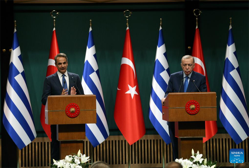 Ο Το?ρκο? Πρ?εδρο? Ρετζ?π Ταγ?π Ερντογ?ν (Δ) και ο ?λληνα? Πρωθυπουργ?? Κυρι?κο? Μητσοτ?κη? σε κοιν? συν?ντευξη Τ?που στην ?γκυρα τη? Τουρκ?α?, στι? 13 Μα?ου 2024. (Φωτογραφ?α / Xinhua)
