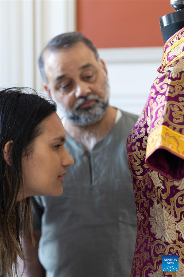 Συλλογ? Τσιπ?ο σε στυλ Σανγκ?η? σε ?κθεση στι? Βρυξ?λλε?