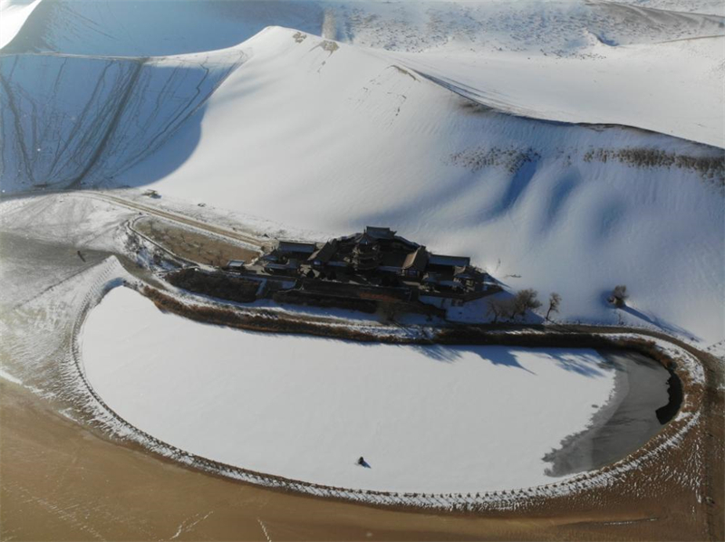 Αρμονικ? συν?παρξη νερο? και ?μμου στο Ντουνχου?νγκ