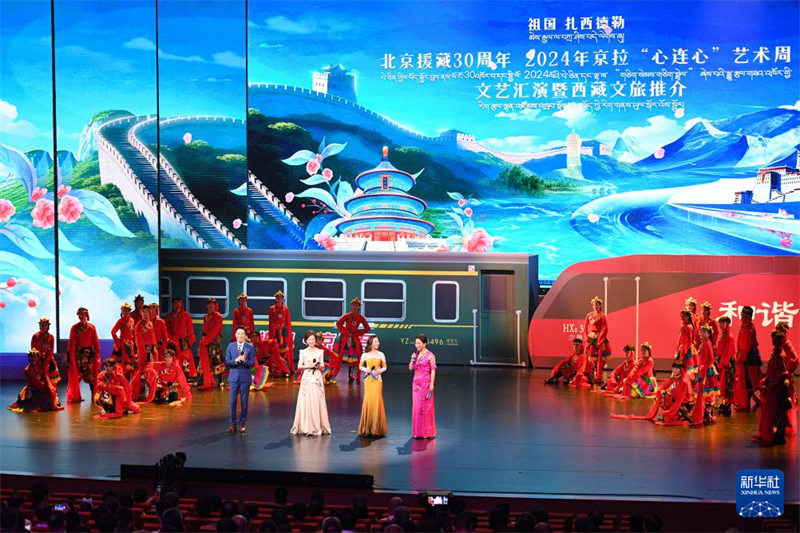 Πραγματοποι?θηκε στο Πεκ?νο μια παρ?σταση για την 30? επ?τειο τη? βο?θεια? του Πεκ?νου προ? το Θιβ?τ