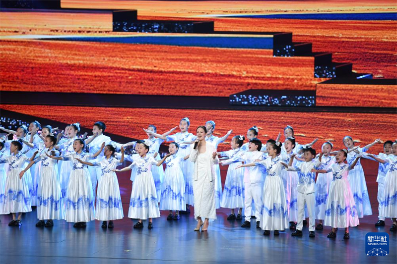 Πραγματοποι?θηκε στο Πεκ?νο μια παρ?σταση για την 30? επ?τειο τη? βο?θεια? του Πεκ?νου προ? το Θιβ?τ