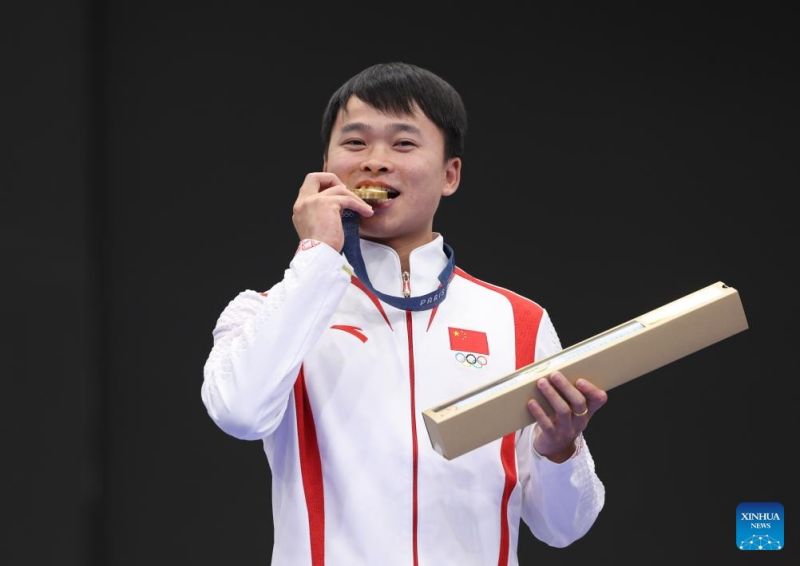 Ο Σ?ε Γιου κερδ?ζει το χρυσ? στην σκοποβολ? στα 10 μ?τρα με αεροβ?λο πιστ?λι στου? Ολυμπιακο?? Αγ?νε? του Παρισιο?