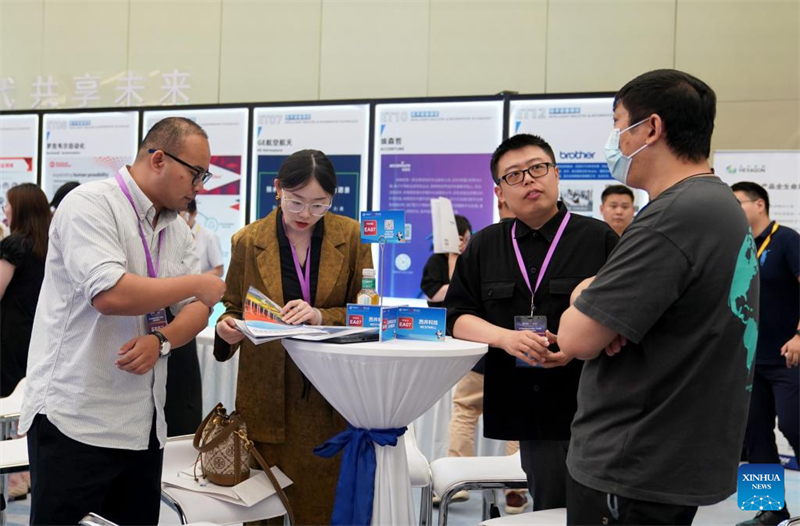 Συν?ντηση σ?νδεση? προσφορ??-ζ?τηση? πραγματοποι?θηκε στη Σαγκ?η πριν απ? την 7η Διεθν? ?κθεση Εισαγωγ?ν τη? Κ?να?