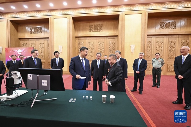 Ο Σι Τζινπ?νγκ ζητ? να επιταχυνθε? η πρ?οδο? στι? διαστημικ?? προσπ?θειε? τη? Κ?να?