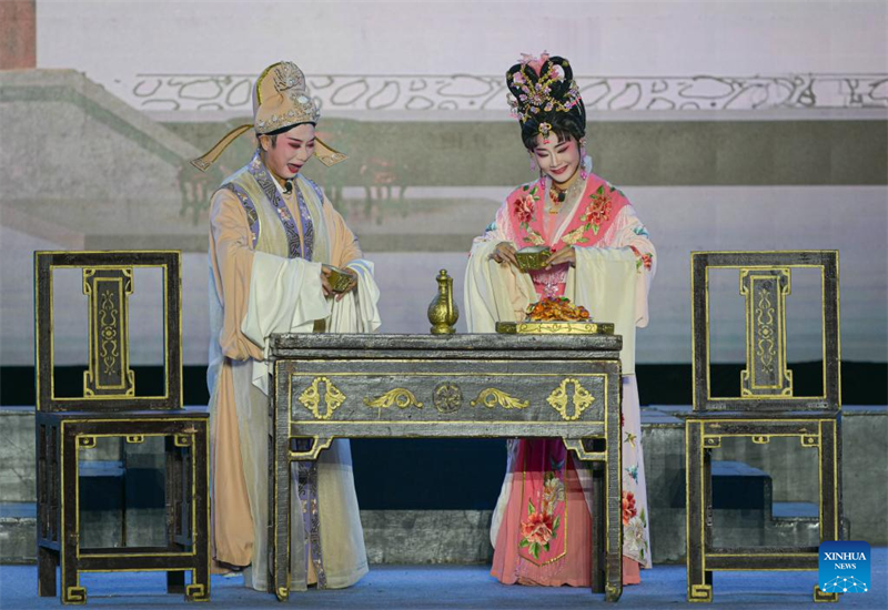 Παρ?σταση τη? ?περα? Τσι?νγκ στην επαρχ?α Χα?ν?ν