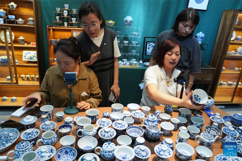 Ξεκ?νησε η Διεθν?? ?κθεση Κεραμικ?? στην Τζινγκντετζεν, την Κινεζικ? 