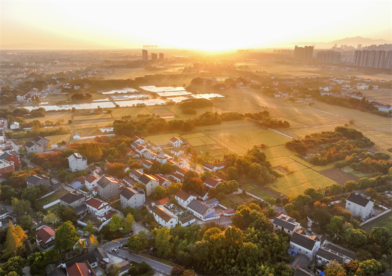 Γραφικ? πρωιν? εξοχ? το φθιν?πωρο