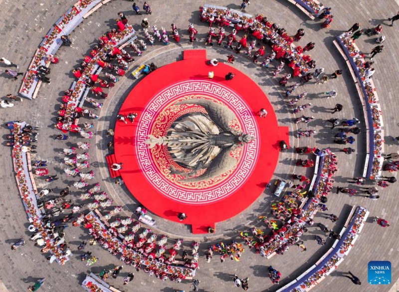 Μαζικ?? τελετ?? γ?μου στην αρχα?α π?λη Φενγκχου?νγκ στην επαρχ?α Χουν?ν