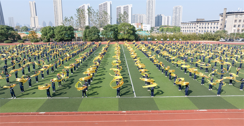 Στην π?λη Ναντσ?νγκ τη? επαρχ?α? Τζιανγκσ? η πολ?χρωμη ?υλη πολιτιστικ? κληρονομι? εισ?ρχεται στα σχολε?α