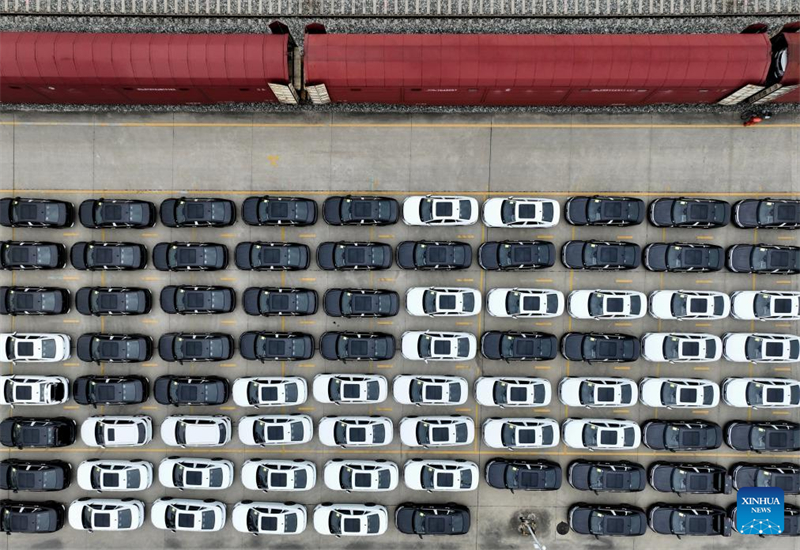 Τσενγκντο? και Τσονγκκ?νγκ διαχειρ?ζονται συνολικ? π?νω απ? 36.000 εμπορικ? σιδηροδρομικ? δρομολ?για μεταξ? Κ?να?-Ευρ?πη?