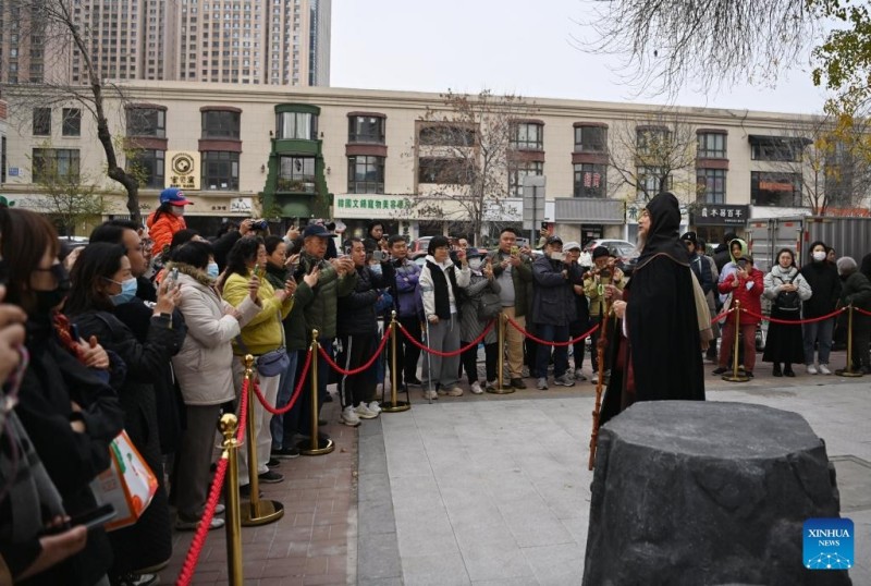 Κλασικ? δρ?μα σκηνοθετημ?νο στο δρ?μο τη? π?λη? Τιεντζ?ν