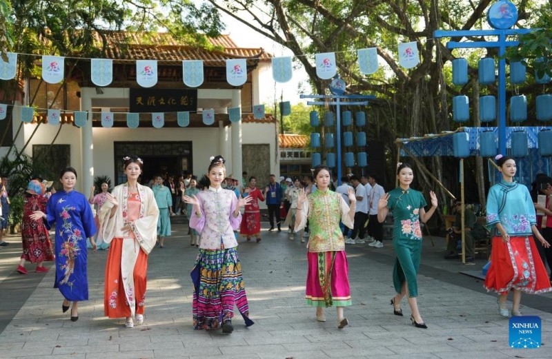 Γκαλ? για του? 12ου? Εθνικο?? Παραδοσιακο?? Αγ?νε? Εθνοτικ?ν Μειονοτ?των τη? Κ?να? ?πραγματοποι?θηκε στην π?λη Σανγι?