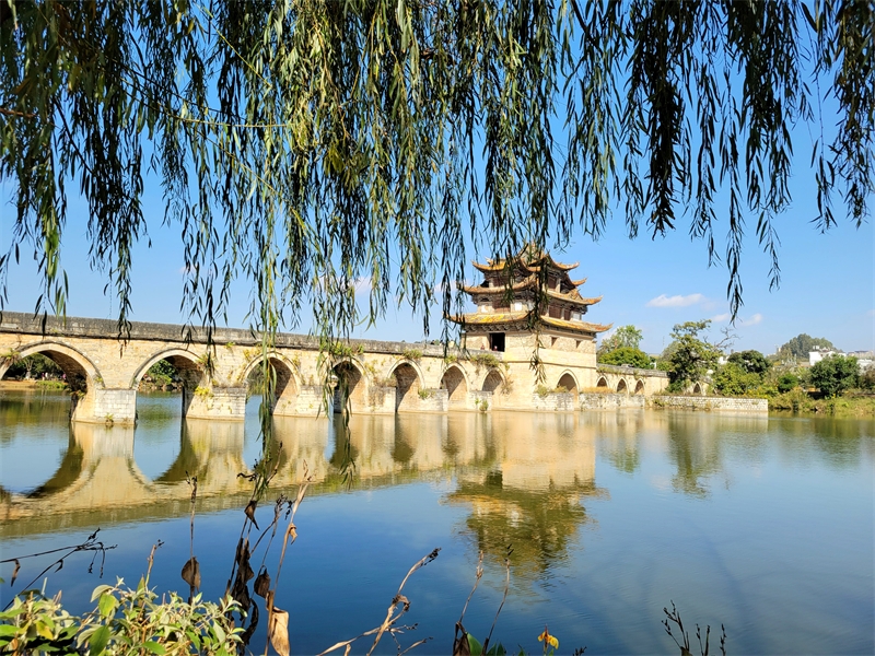 Μια απ? τι? πιο ?μορφε? γ?φυρε? τη? Κ?να? στο Γιουν?ν