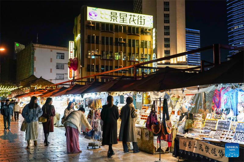 Η π?λη Κουνμ?νγκ στην επαρχ?α Γιουν?ν, εντε?νει τι? προσπ?θει?? τη? για την αν?πτυξη τη? νυχτεριν?? οικονομ?α?