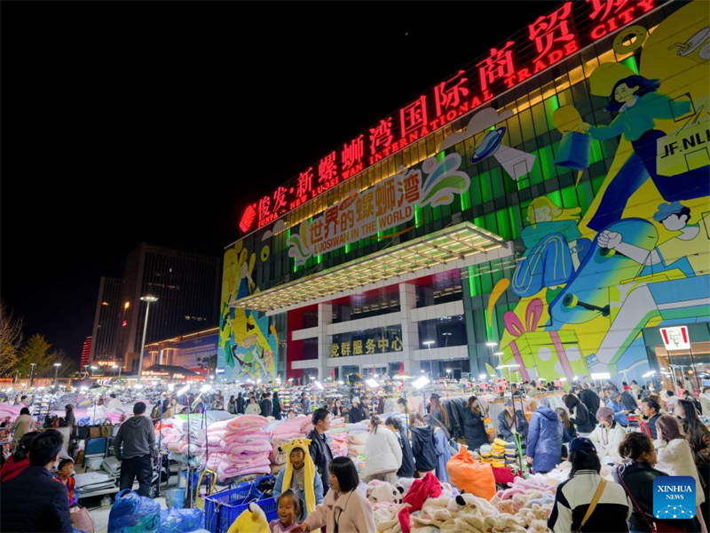 Η π?λη Κουνμ?νγκ στην επαρχ?α Γιουν?ν, εντε?νει τι? προσπ?θει?? τη? για την αν?πτυξη τη? νυχτεριν?? οικονομ?α?