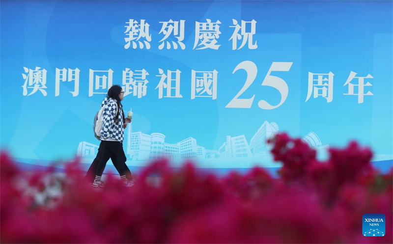 Το Μακ?ο στολ?ζεται για να γιορτ?σει τα 25 χρ?νια προσ?ρτησ?? του στη Κ?να