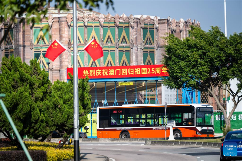 Το Μακ?ο στολ?ζεται για να γιορτ?σει τα 25 χρ?νια προσ?ρτησ?? του στη Κ?να