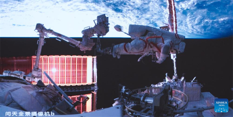 Το πλ?ρωμα του Shenzhou-19 ολοκληρ?νει τι? πρ?τε? εξωδιαστημικ?? δραστηρι?τητε? (EVAs)