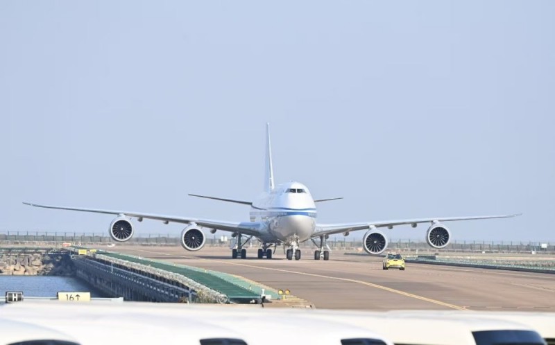 Ο Σι φτ?νει στο Μακ?ο για εορτασμο?? επετε?ου, περιοδε?α επιθε?ρηση?