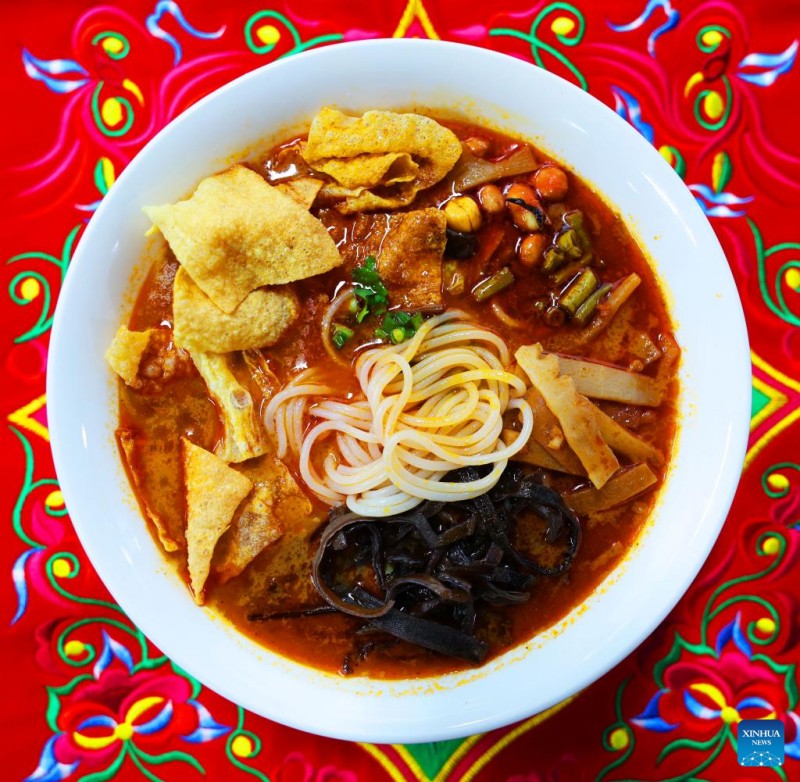 Φωτογραφ?α με μερ?δα ζυμαρικ?ν Luosifen που μαγειρε?ει ο Li Yuanlong, κληρον?μο? τη? τεχνικ?? παρασκευ?? Luosifen, στην π?λη Liuzhou, στην αυτ?νομη περιοχ? Γκουανγκσ? Ζου?νγκ τη? ν?τια? Κ?να?, στι? 12 Δεκεμβρ?ου 2024.