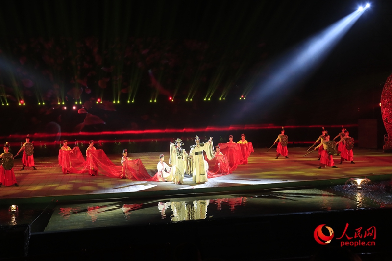 Η παρ?σταση "Χουανσο? Νταγ? Σ?νγκ (Huansu·Dayi Shang)" ζωνταν?