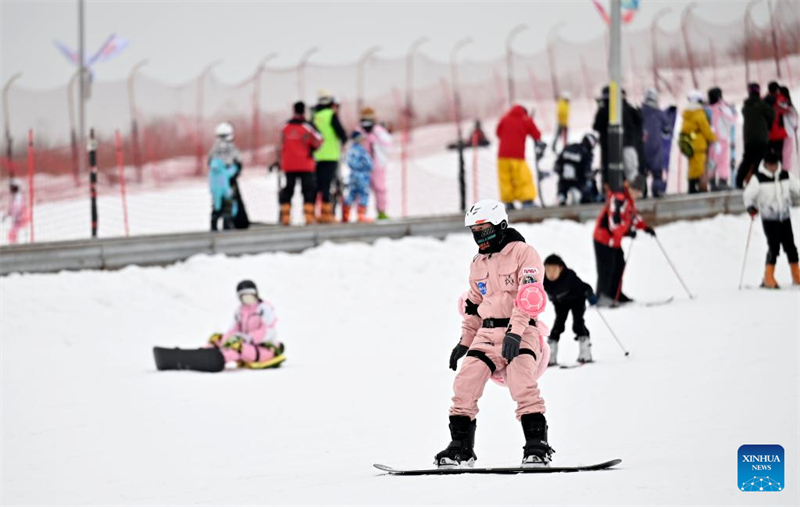 [Φωτορεπορτ?ζ] Σε πλ?ρη λειτουργ?α το χιονοδρομικ? κ?ντρο του Yuehai στη Γιντσου?ν