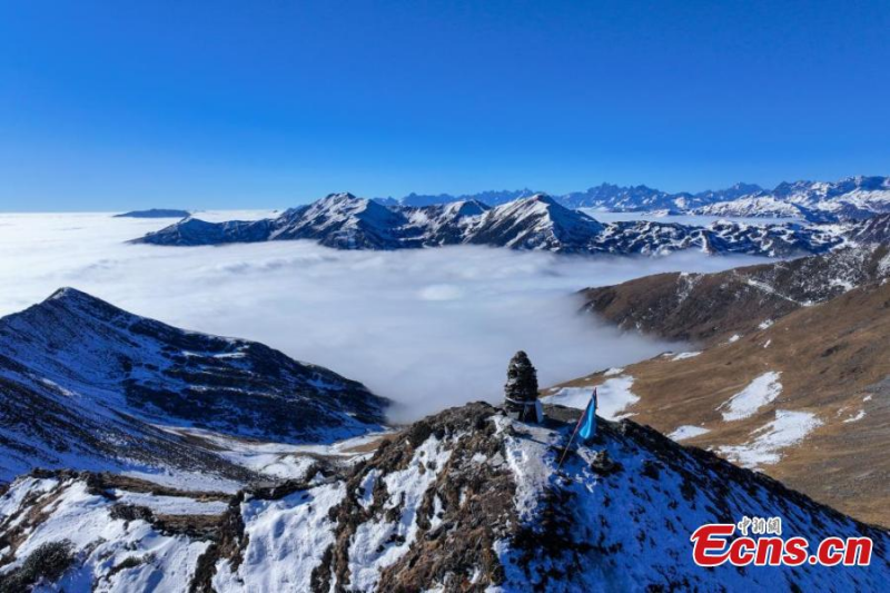 Μαγικ?? εικ?νε? απ? τι? βουνοκορφ?? του Τζιατζ?ν