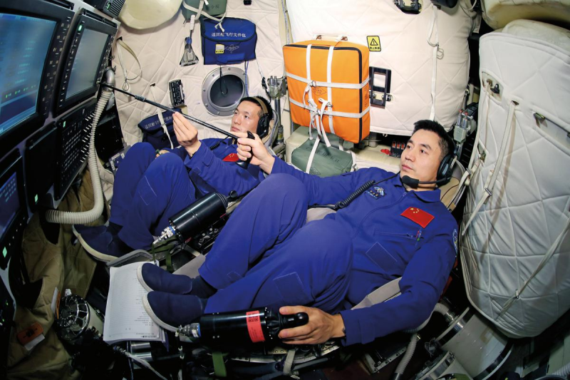 Ανασκ?πηση στι? φετιν?? Κινεζικ?? διαστημικ?? επιτυχ?ε?