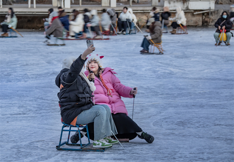 Στην π?λη Σενγι?νγκ το καρναβ?λι π?γου και χιονιο? ε?ναι πολ? δημοφιλ??