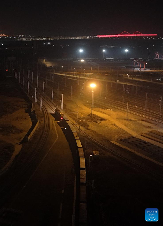 Αναχ?ρησε το πρ?το δρομολ?γιο για το ’25 του εμπορικο? τρα?νου Κ?να?-Ευρ?πη?