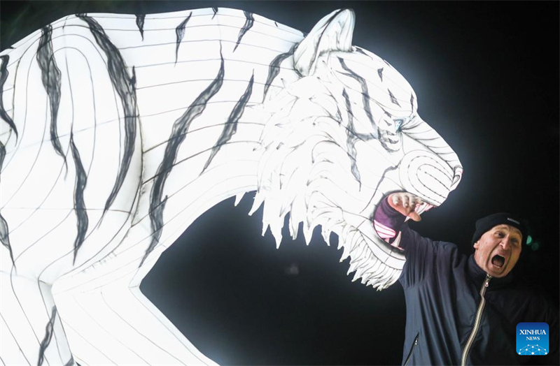 ?ναψαν τα κινεζικ? παραδοσιακ? φαν?ρια σε ?κθεση στη Ρ?μη