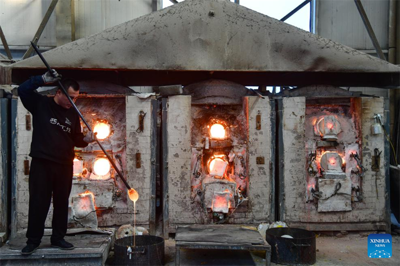 Εμπνε?σει? απ? φυσητ? γυαλ? στην ανατολικ? Κ?να εν ?ψει τη? Γιορτ?? τη? ?νοιξη?