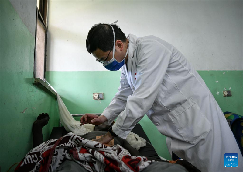 Η αλληλ?γγυα συνεισφορ? των Κιν?ζων γιατρ?ν στα νοσοκομε?α του Τσαντ