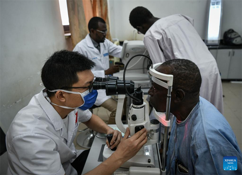 Η αλληλ?γγυα συνεισφορ? των Κιν?ζων γιατρ?ν στα νοσοκομε?α του Τσαντ