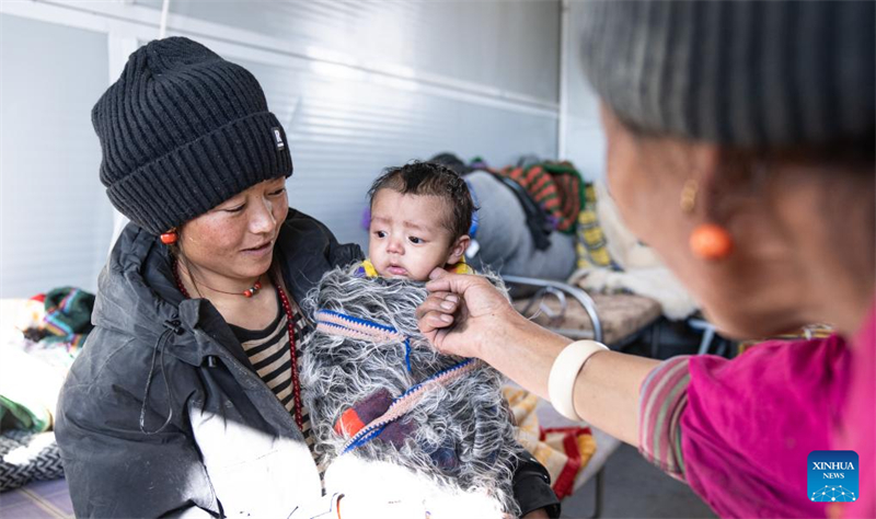 Εικ?νε? απ? την προσωριν? στ?γαση των πληγ?ντων του σεισμο? στην Ντ?νγκρι (Θιβ?τ)