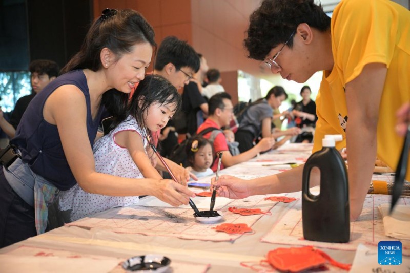 Ντ?πιοι συμμετ?χουν σε γιορταστικ? δραστηρι?τητα για την Κινεζικ? Πρωτοχρονι? στο Πολιτιστικ? Κ?ντρο των Κιν?ζων στη Σιγκαπο?ρη, Σιγκαπο?ρη, στι? 19 Ιανουαρ?ου 2025.