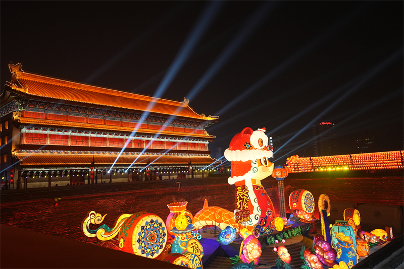 Η Μεγ?λη ?ναρξη του Φεστιβ?λ των Φαναρι?ν ξεκιν? στην π?λη Σι?ν