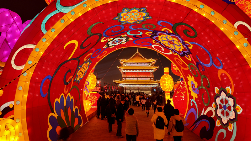 Η Μεγ?λη ?ναρξη του Φεστιβ?λ των Φαναρι?ν ξεκιν? στην π?λη Σι?ν