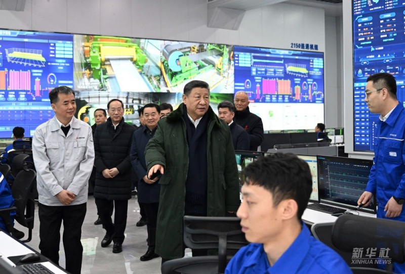 Ο Πρ?εδρο? Σι Τζινπ?νγκ επιθεωρε? χαλυβουργ?α στη βορειοανατολικ? Κ?να