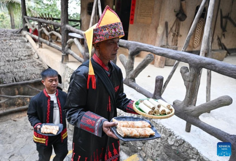 Τη φιλοξεν?α τη? εθνοτικ?? ομ?δα? των Λι απ?λαυσαν οι επισκ?πτε? τη? περιοχ??