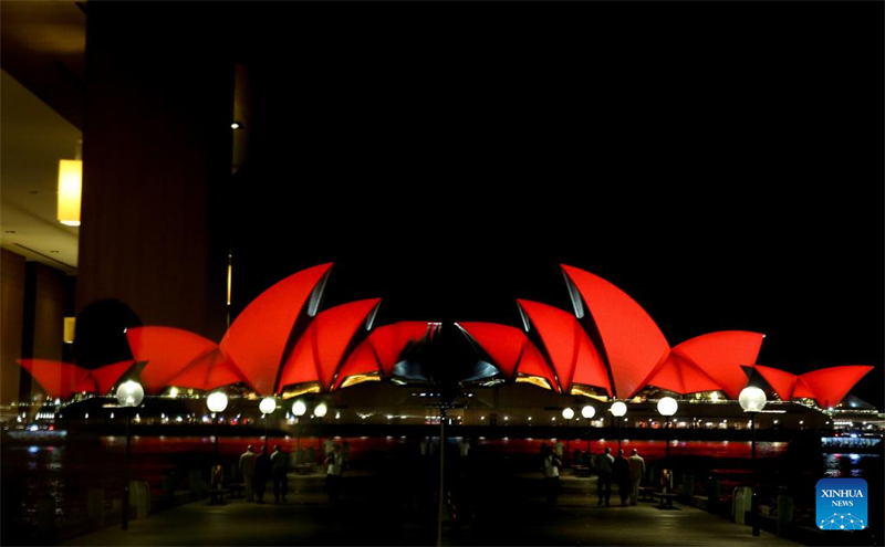 Στα κ?κκινα η ?περα του Σ?δνε? για τον εορτασμ? του Κιν?ζικου Ν?ου ?του?