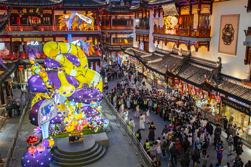 Η ?κθεση φαναρι?ν Γιουγιου?ν λ?μπει ?ντονα στην Σαγκ?η