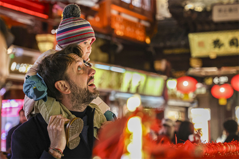 Η ?κθεση φαναρι?ν Γιουγιου?ν λ?μπει ?ντονα στην Σαγκ?η