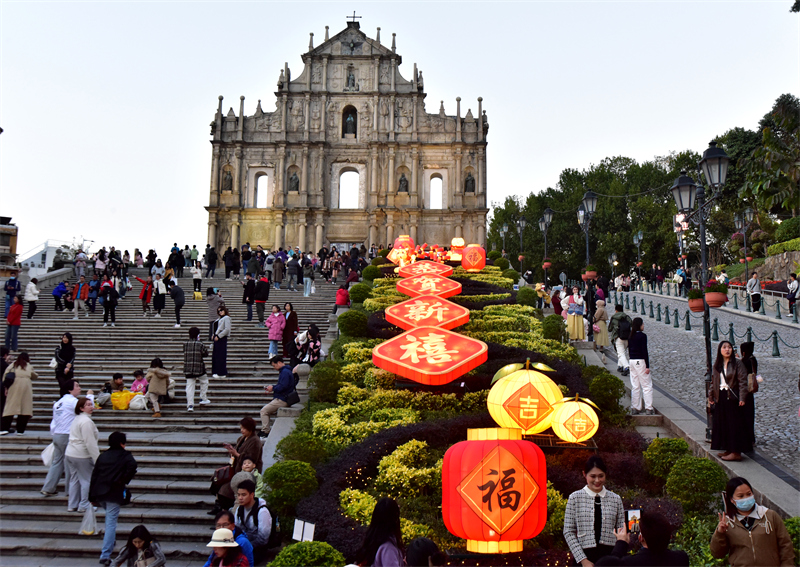 Φαν?ρια και διακοσμ?σει? υποδ?χονται το Φεστιβ?λ των Φαναρι?ν στο Μακ?ο