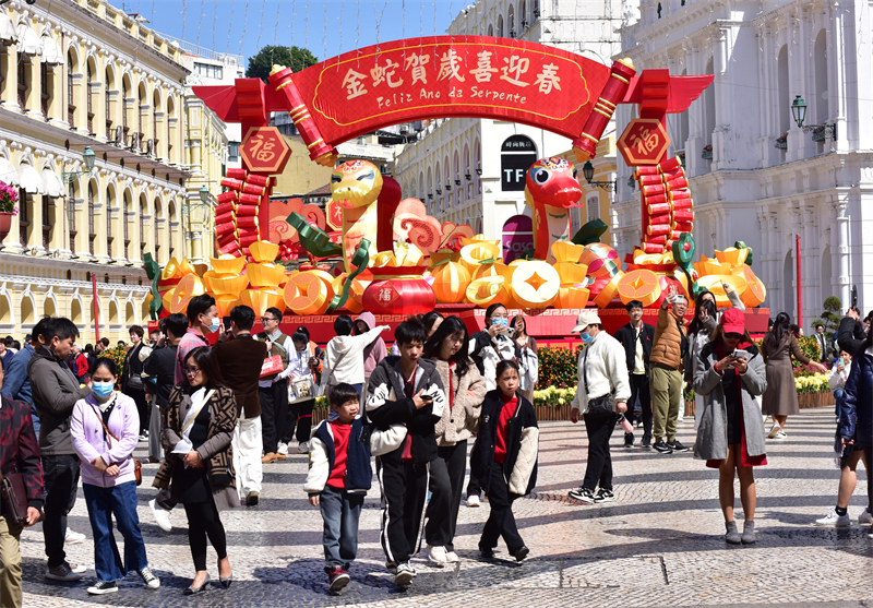 Φαν?ρια και διακοσμ?σει? υποδ?χονται το Φεστιβ?λ των Φαναρι?ν στο Μακ?ο