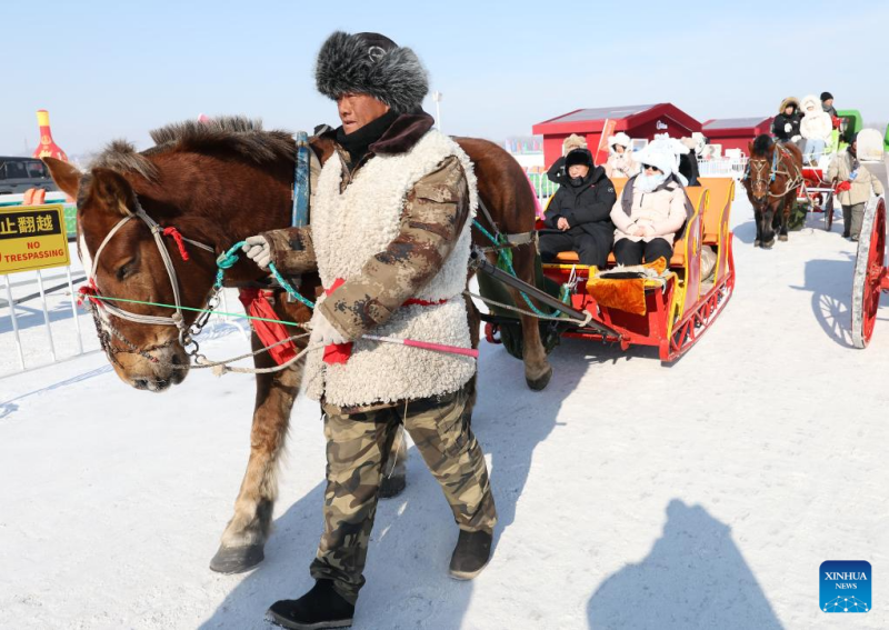 Πλ?θο? τουριστ?ν στο Χαρμπ?ν καθ?? οι 9οι Ασιατικο? Χειμερινο? Αγ?νε? ξεκινο?ν
