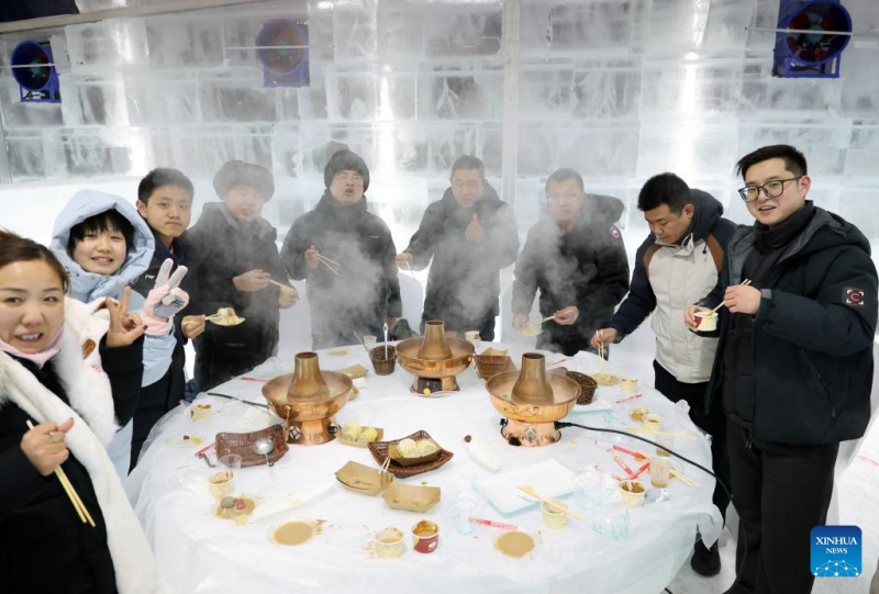 Πλ?θο? τουριστ?ν στο Χαρμπ?ν καθ?? οι 9οι Ασιατικο? Χειμερινο? Αγ?νε? ξεκινο?ν