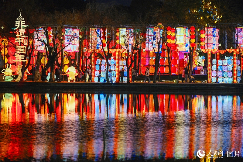 Η ζεστασι? γεμ?ζει τον κ?σμο, το Φεστιβ?λ των Φαναρι?ν μα? εν?νει ?λου?